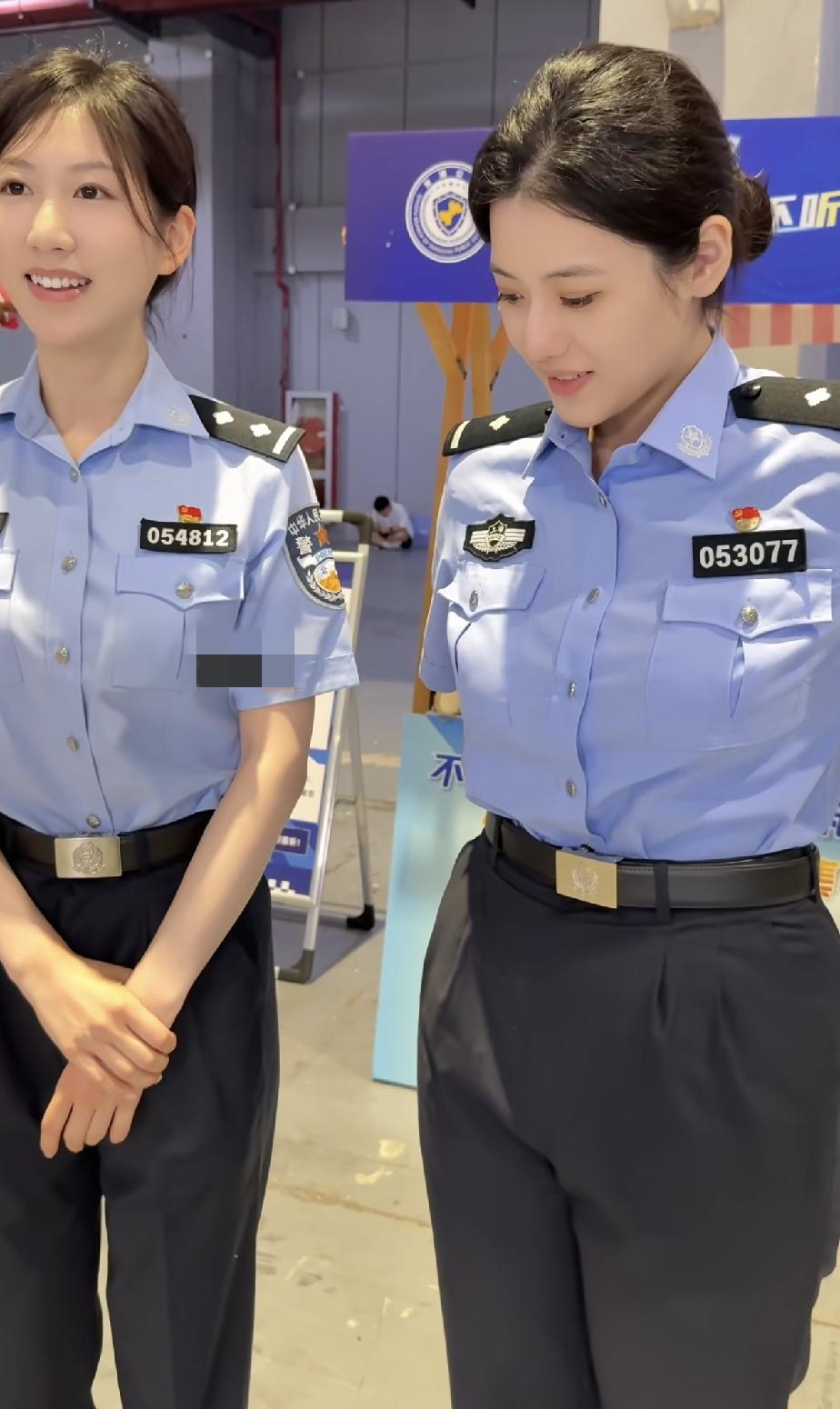 这两位女警真是太漂亮了，真是优秀啊！考入警校都是学霸啊，这是知识和美女共存啊，知