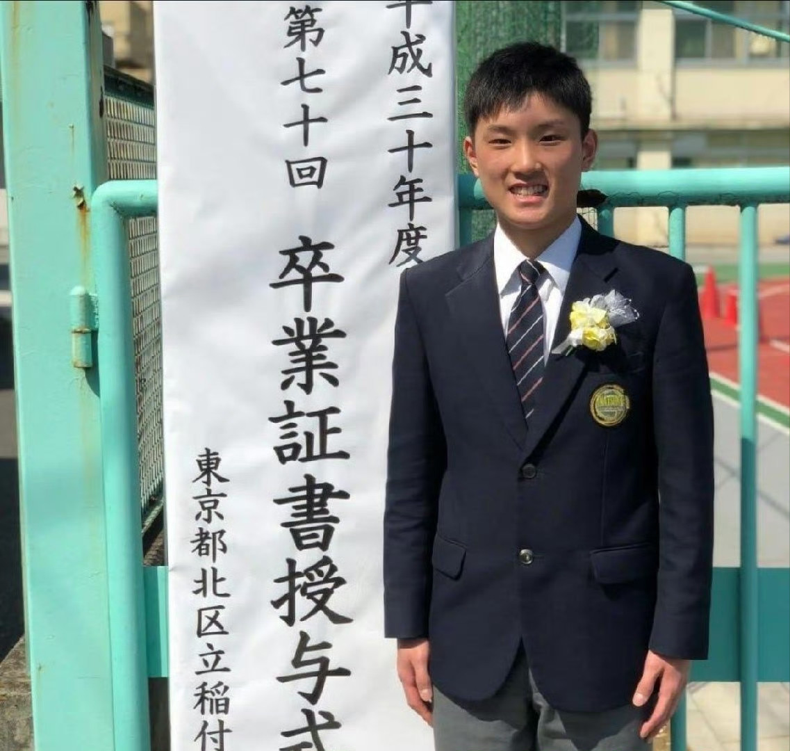 一方水土养一方人，张本智和越来越像日本人了！网上一直流传说法，张本智和父母当年是为何智丽当陪练才去日