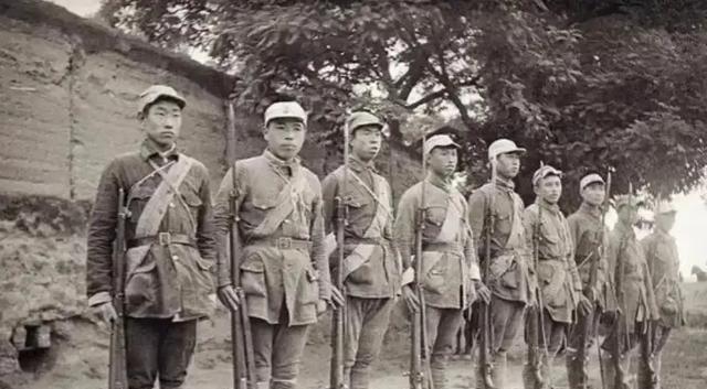 抗战时期，鬼子枪杀张慧民等13个游击队员。临行刑前，张慧民突然大喊：我不想死，我