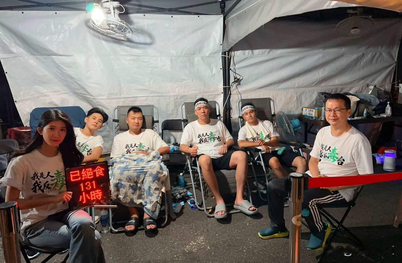 国民党前发言人李明璇今（24日）在社媒发文称，他晚间前往凯道探视持续绝食长达13