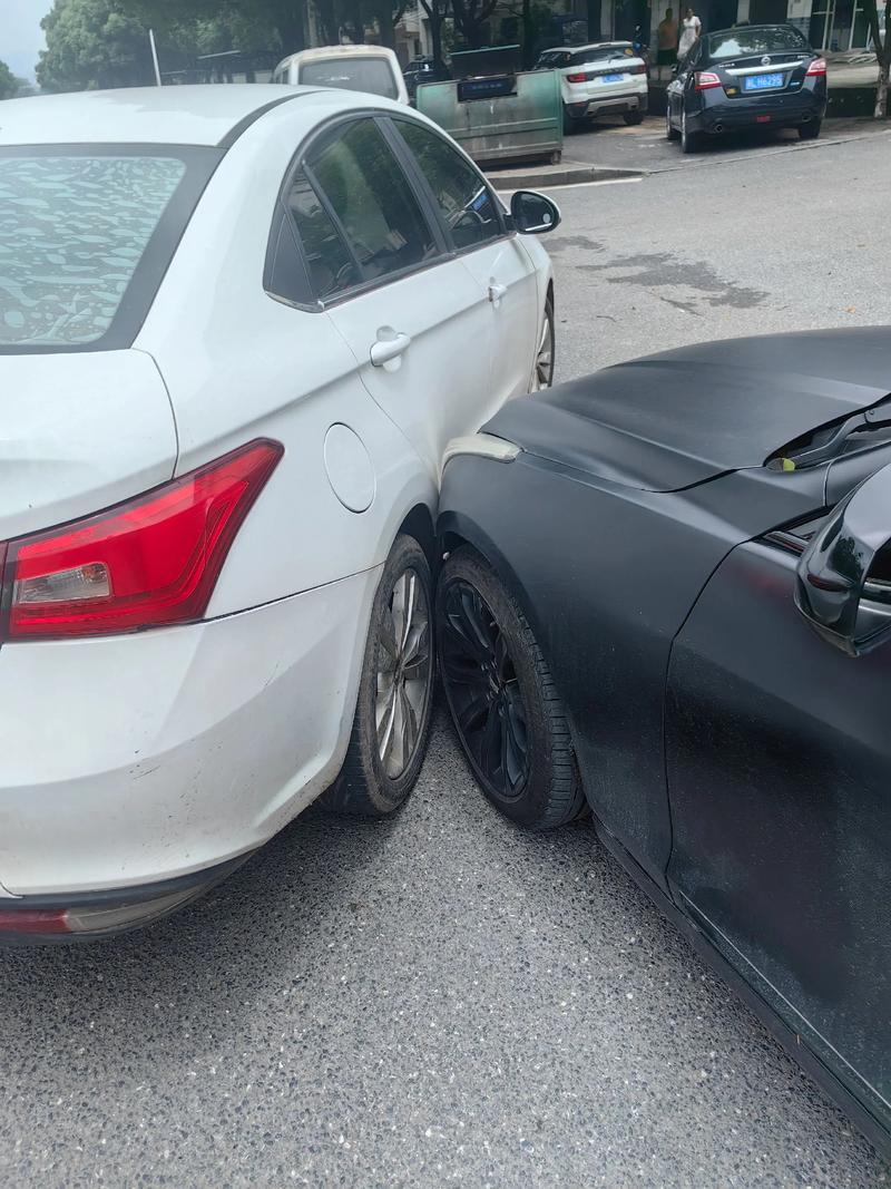 今天我跟您讲件新鲜事儿，我头一回见，您大概率也没见过。事发石家庄桥西区，下午6