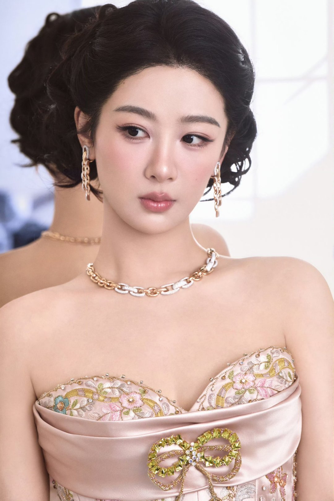 想借你心头的月亮乘进一片浪漫