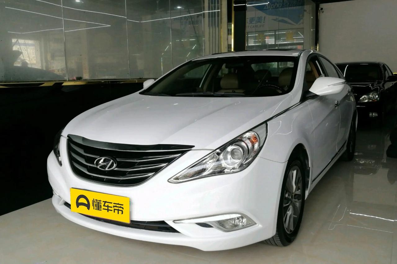 在中型车二手市场，现代索纳塔以高配置、大空间的性价比优势占据一席之地。从第八代的