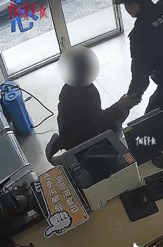 心酸！浙江台州，大娘丢了一块66元的猪肉报警。民警假装找回来了，看到她感激地给民