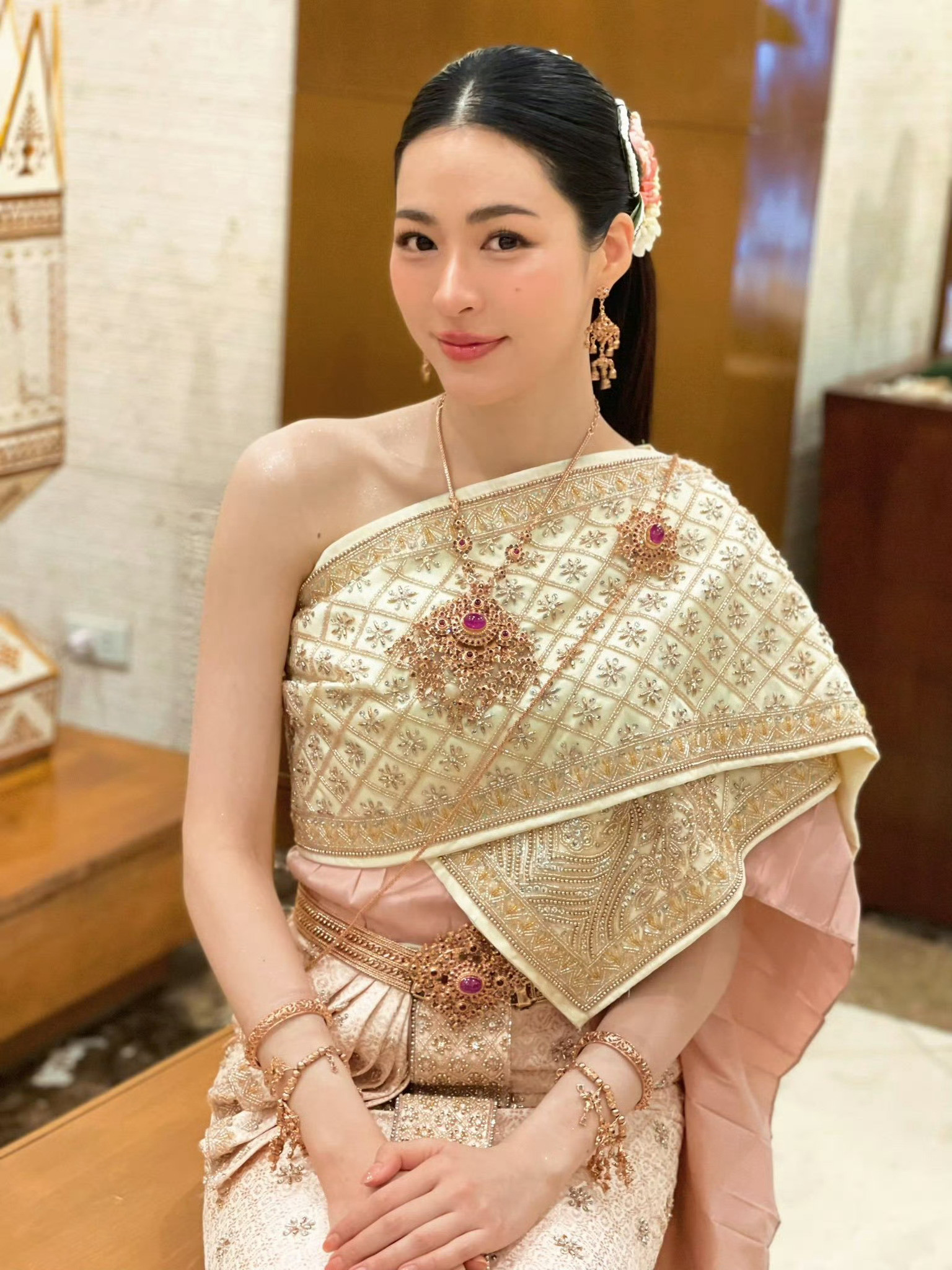 邝玲玲×OrmKornnaphat清迈天灯节造型大片​​​