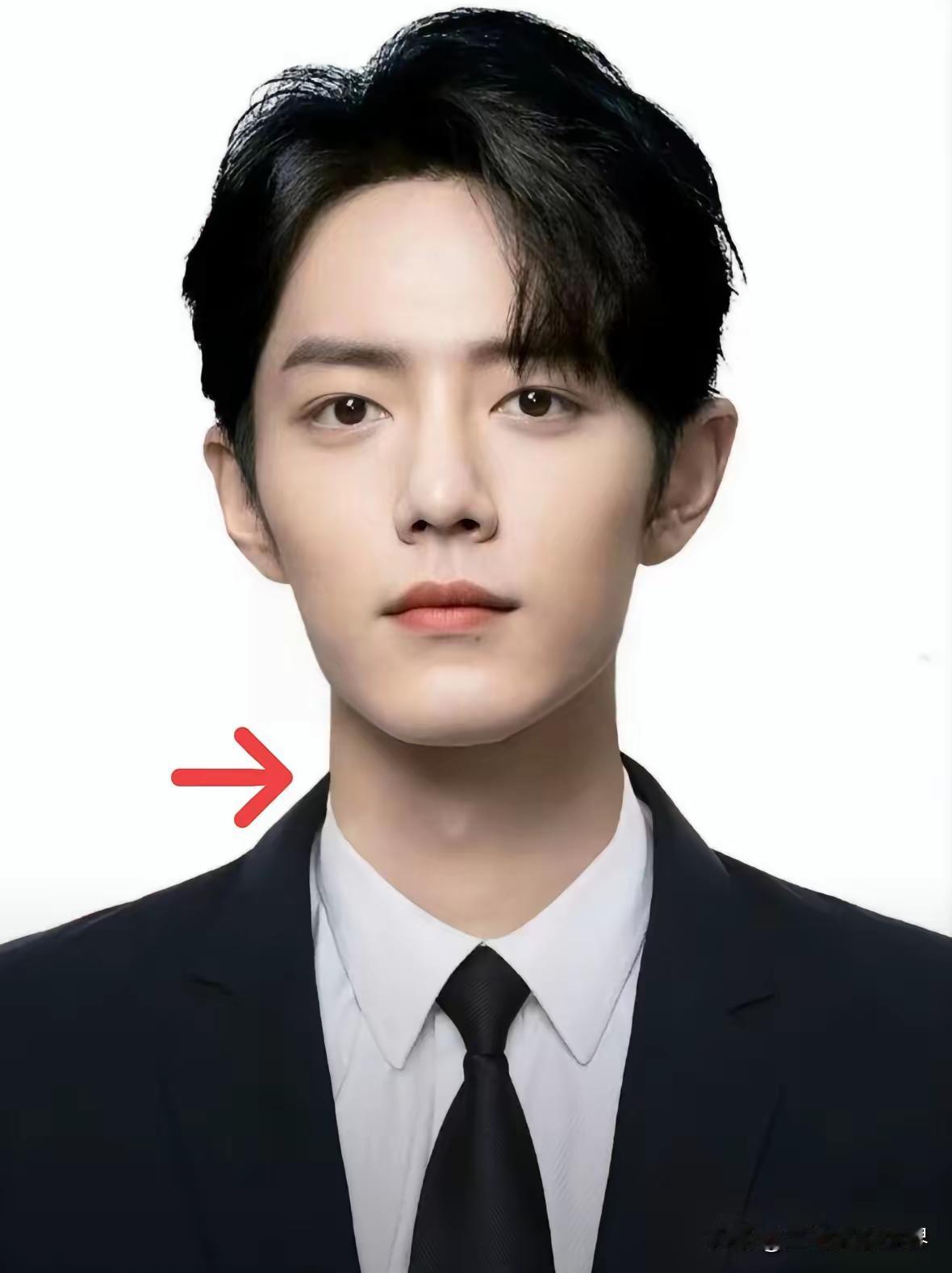 34岁的肖战，凭借一个角色就可以把自己捧成“香饽饽”，即将主演的电视剧《小城良方