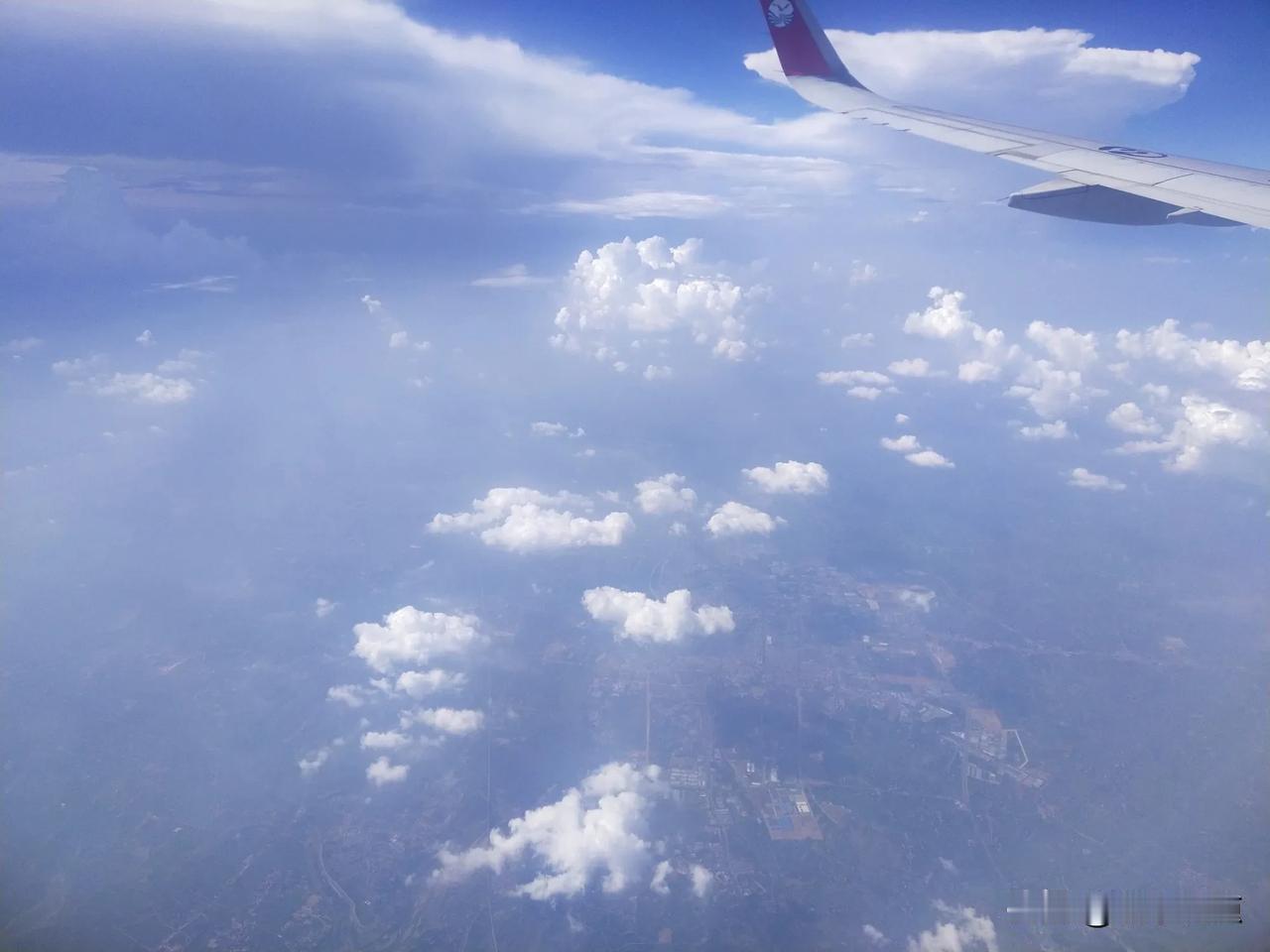 来中国旅游的西方人也不是有钱人。有些可能还很穷。不过我也佩服他们。这么穷还敢出国