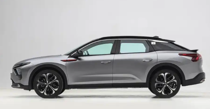 新雪铁龙凡尔赛C5X上市，新增后三角窗流光镂空丝印14.17万起首先来看新车的