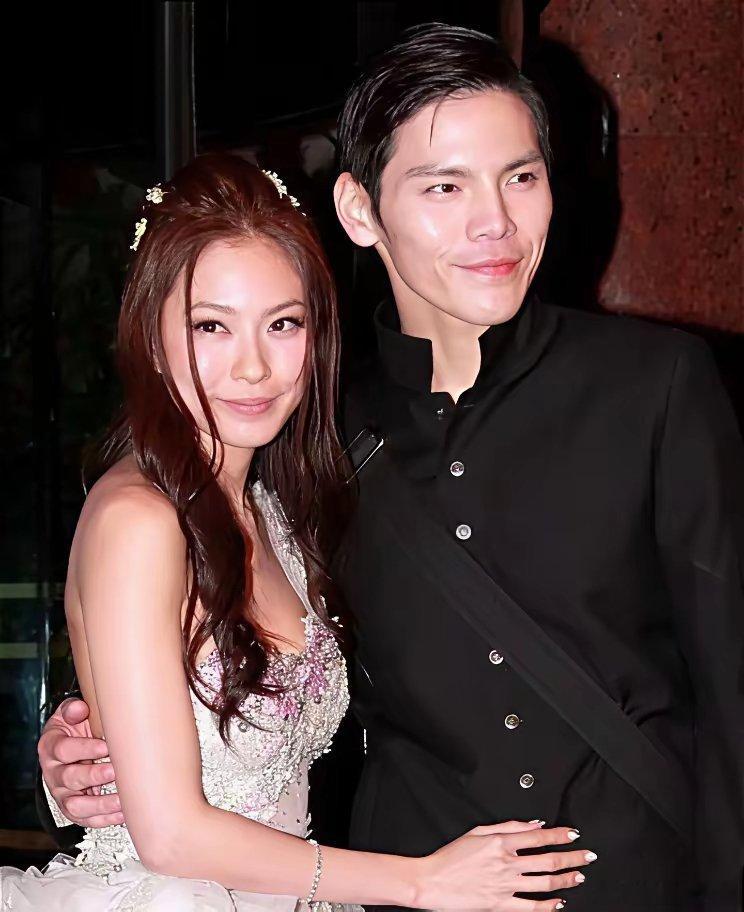 特意查了一下向佐的感情史，发现郭碧婷或许真不是他的最爱，而是向太的最爱。向佐最出