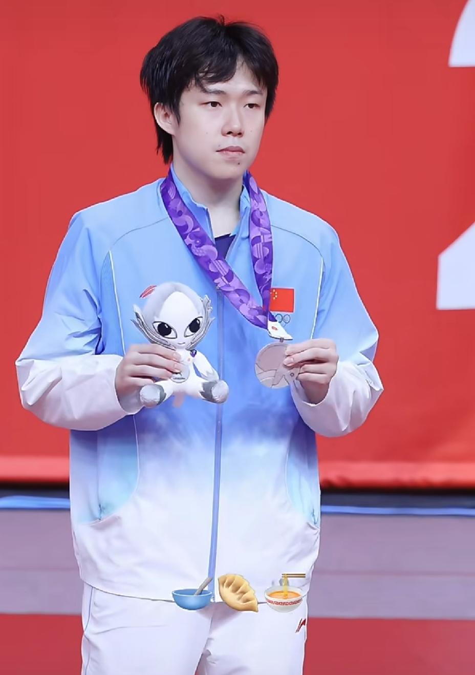林诗栋4：0王楚钦，整得“咪咕三剑客”直摇头。侯英超直言，真是刷新了我的认