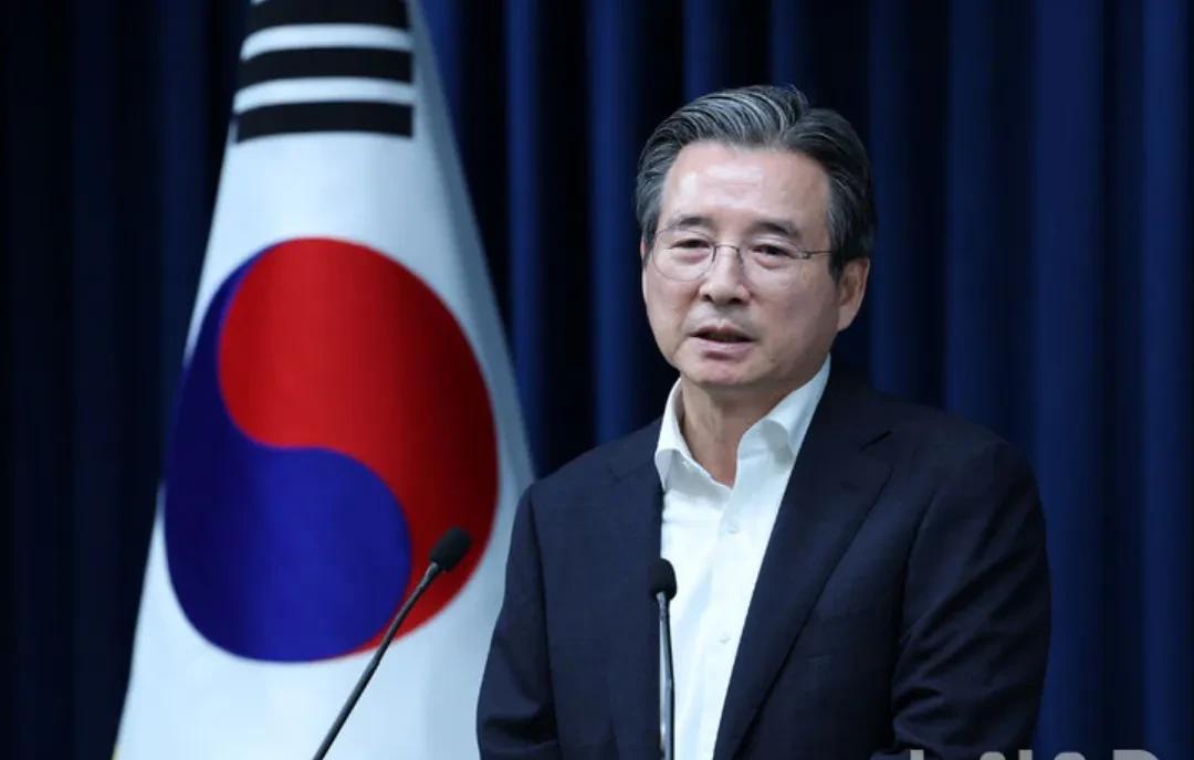 韩国官员澄清特朗普所说的“韩国开放农产品市场”的说法。韩国总统室政策室长金容范