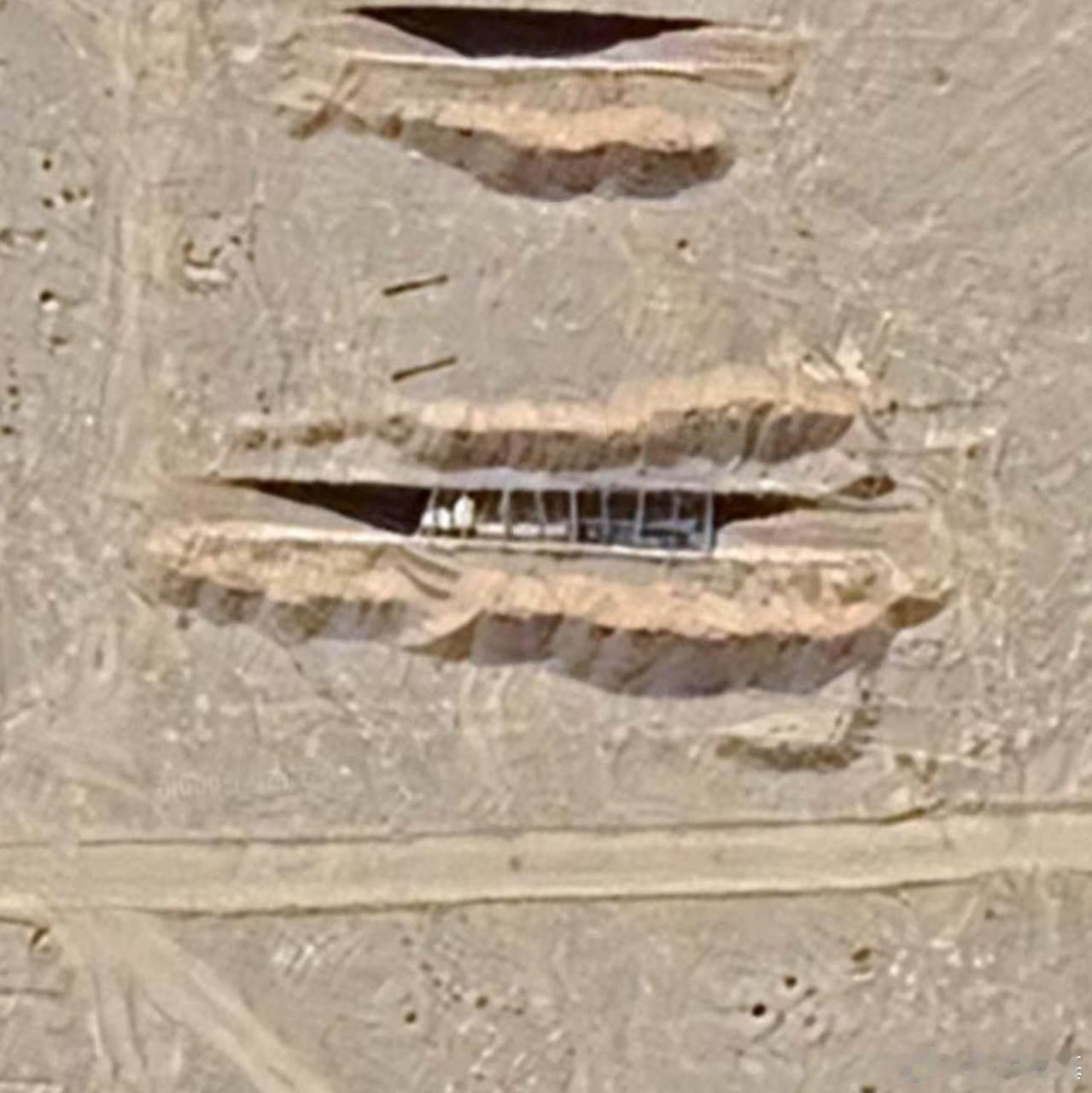 伊朗将炮兵部队部署在伊斯法罕周边，装备防护网以防御四旋翼飞机和无人机投放的弹药。