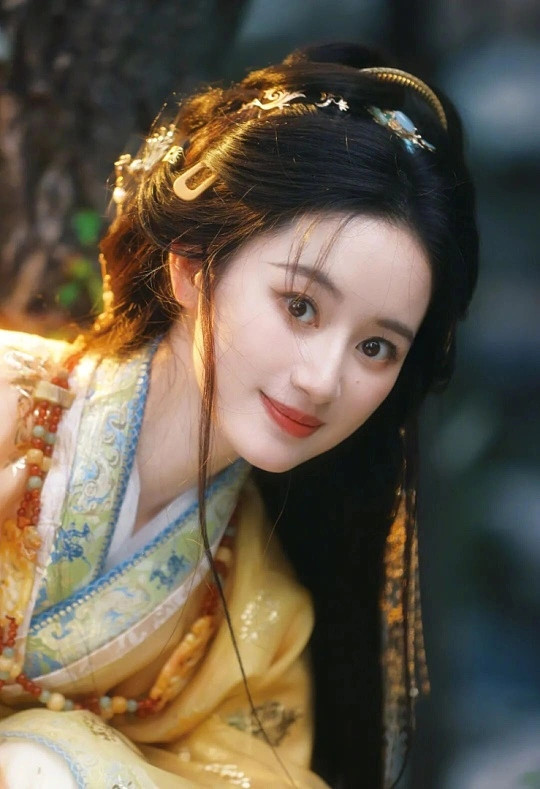 郭晓婷美成啥了郭晓婷真的美到出圈、美到心坎里！骨相精致皮相细腻，眉眼灵动有神，清