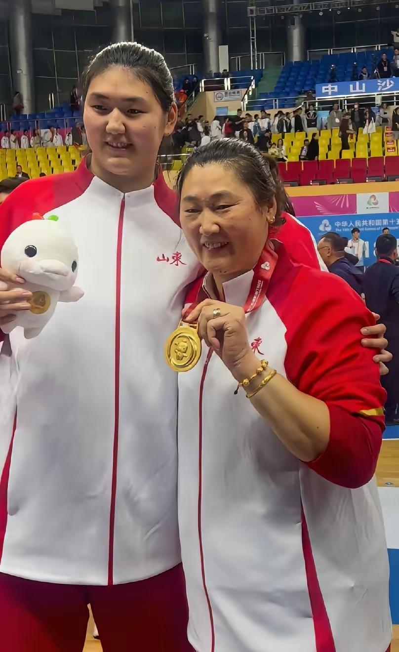 现在总算才明白，张子宇没签约WCBA了，不是因为她太重不灵活，而是因为她的妈