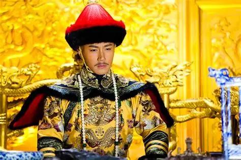 1778年正月，北京城。一个17岁的少年刚刚睡醒，发现天塌了——往好的方向塌。