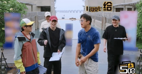 邓超是鹿晗关门弟子邓超学鹿晗唱歌主打一个速成邓超：我跟鹿晗学唱歌，一节课速成。