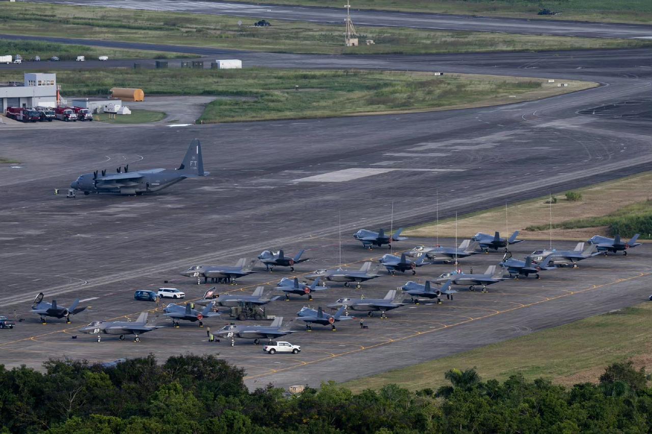 20多架F-35就这么摆着，这要是……随着新一批美国空军F-35A战斗机抵达