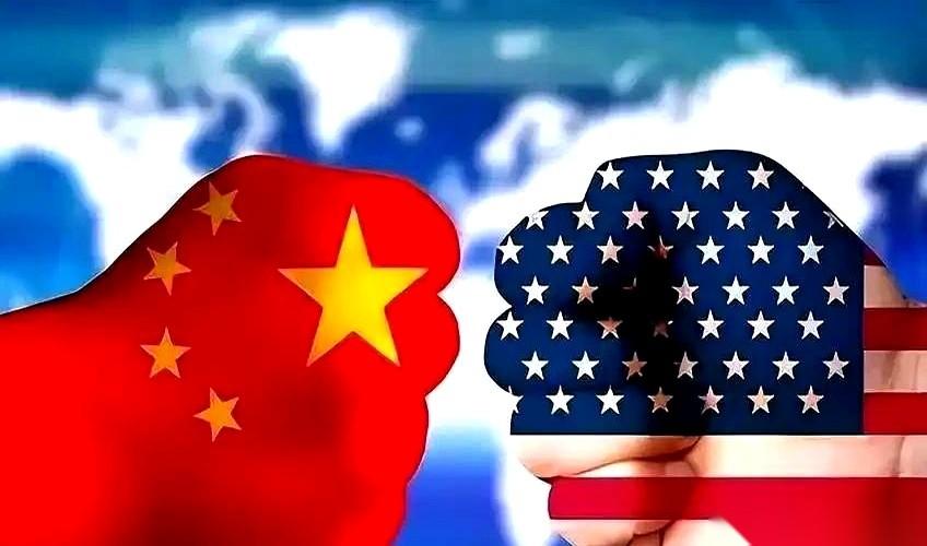 递枪，上膛，再贴着耳朵告诉你：开枪啊，别怕，我给你撑腰。这剧本，写得也太直白了