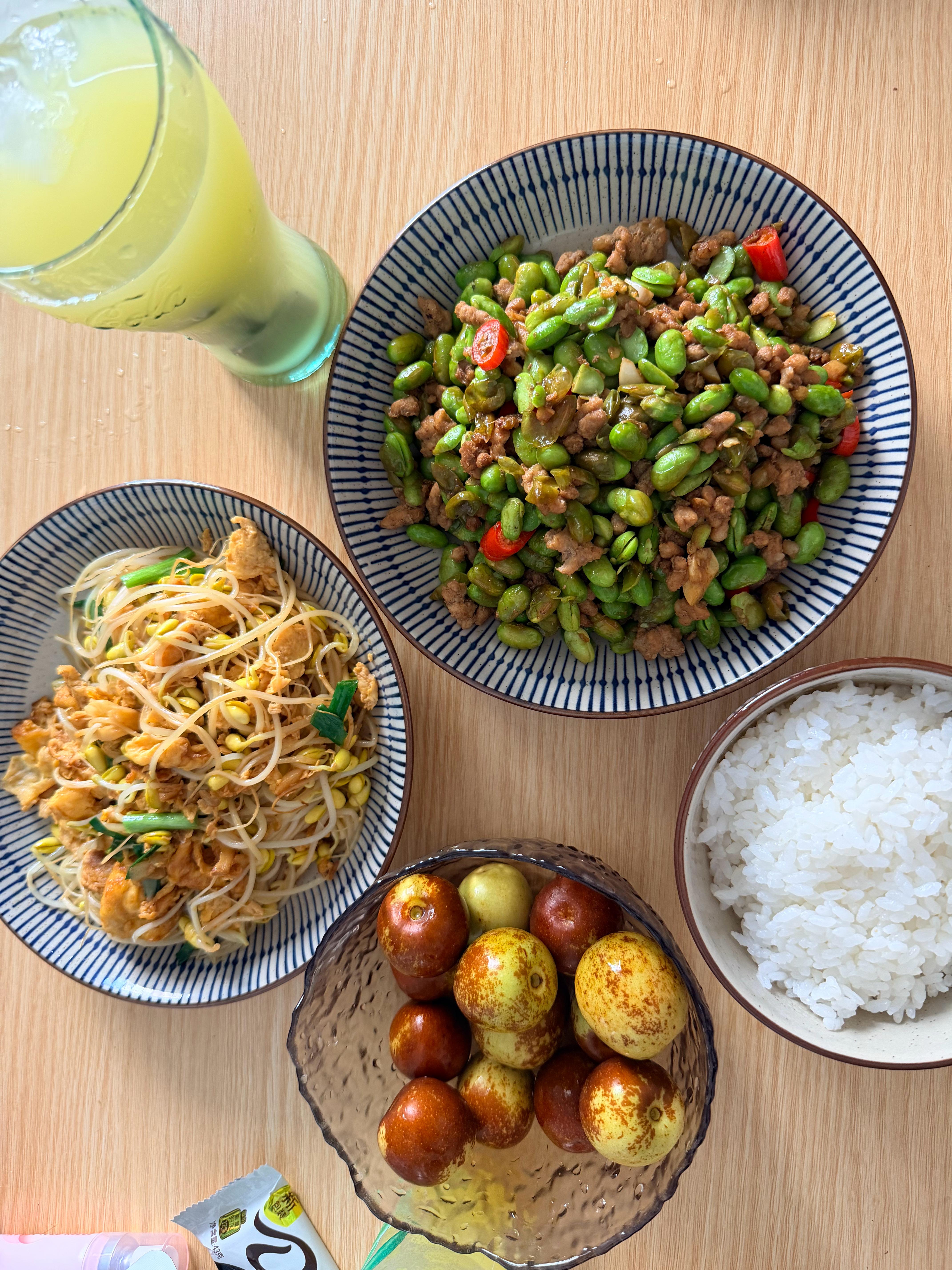 我妈好几次叫我过年做年夜饭我说我只会做家常菜做不了那些硬菜当00后掌管年夜饭