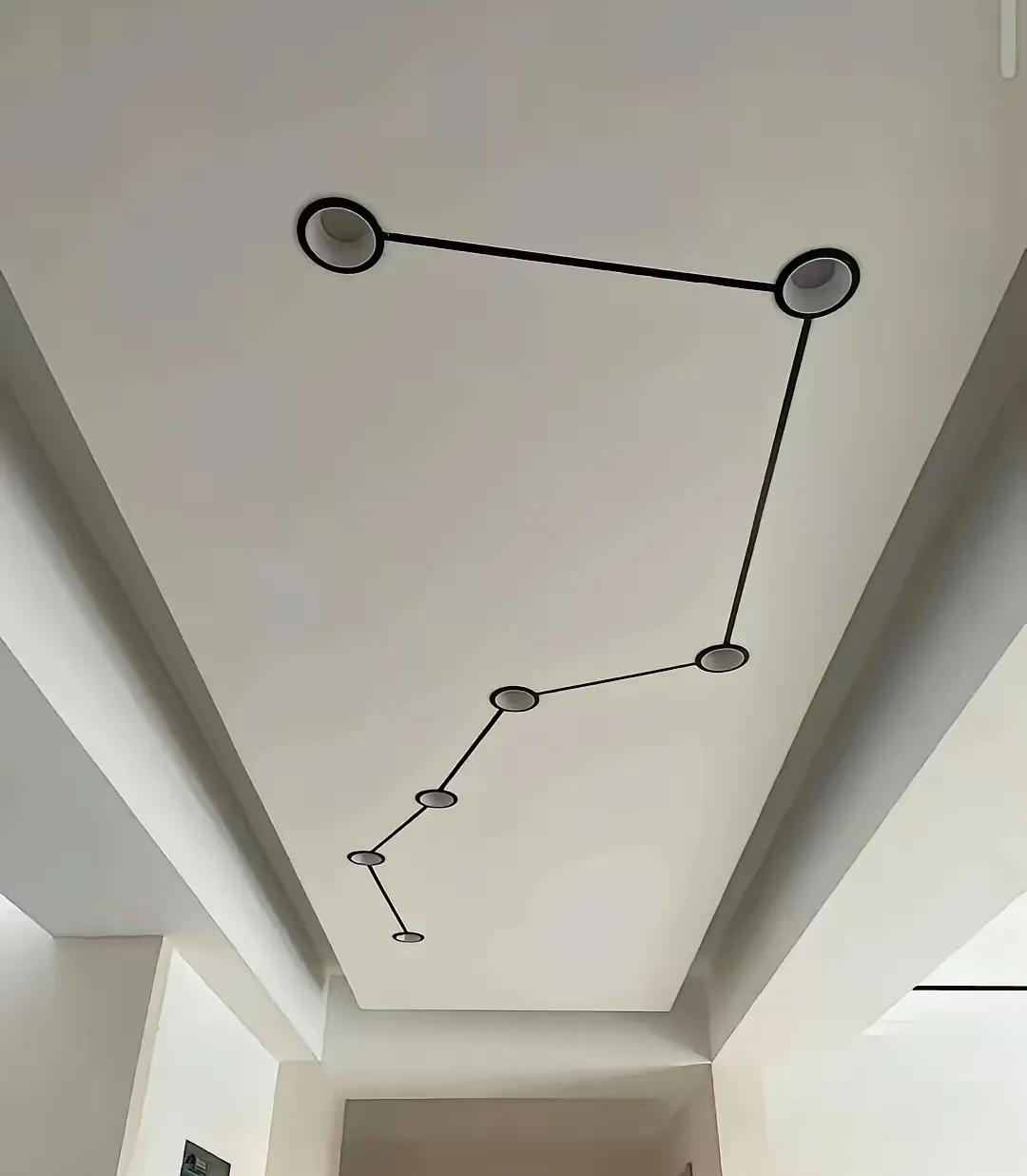 看了一个帖子，说有人家里装修用北斗七星图案犯了大忌，这样做要不得，说是北斗七星是