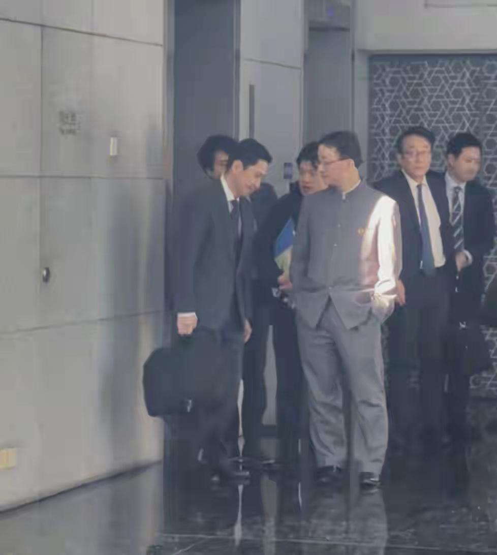 一些公知还在攻击中国外交官“不讲礼貌”的时候，日本媒体朝日电视台倒是get到了关