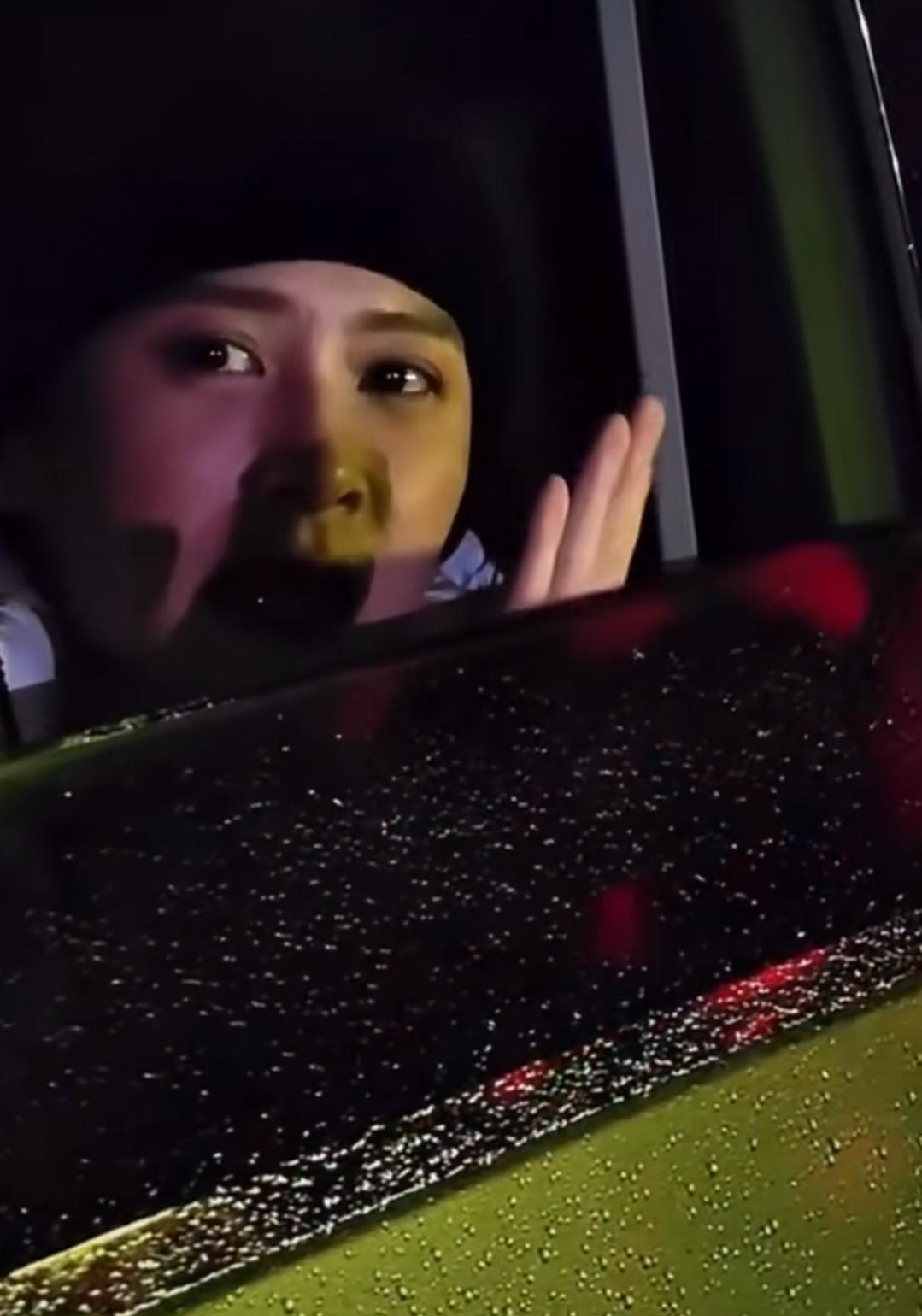 檀健次昨晚又是凌晨三点收工啊！发现他自从进了《何不同舟渡》剧组每天都是凌晨左右收