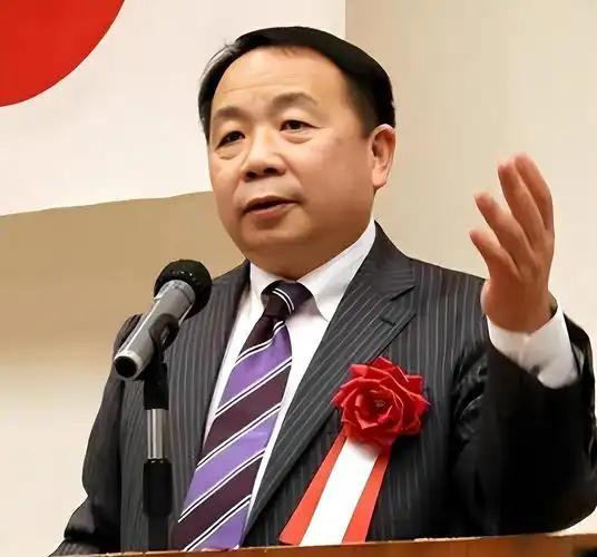 汉奸出身的日本参议员石平近日发文大放厥词。他称自去年11月高市早苗首相发表存亡危