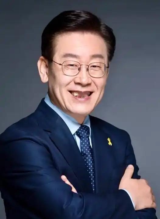 60%支持率杀疯了！韩国人用选票喊话：别整虚的，要吃饭！前脚在上海啃