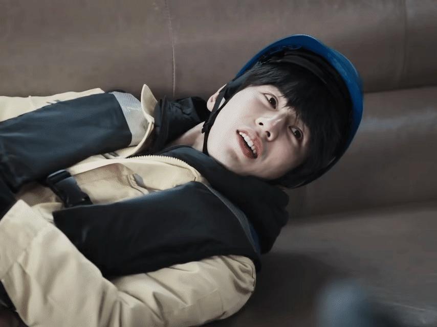 凌探未来导演说张凌赫理解速度很快不愧是学霸张凌赫！导演认可他理解快，能把专业术