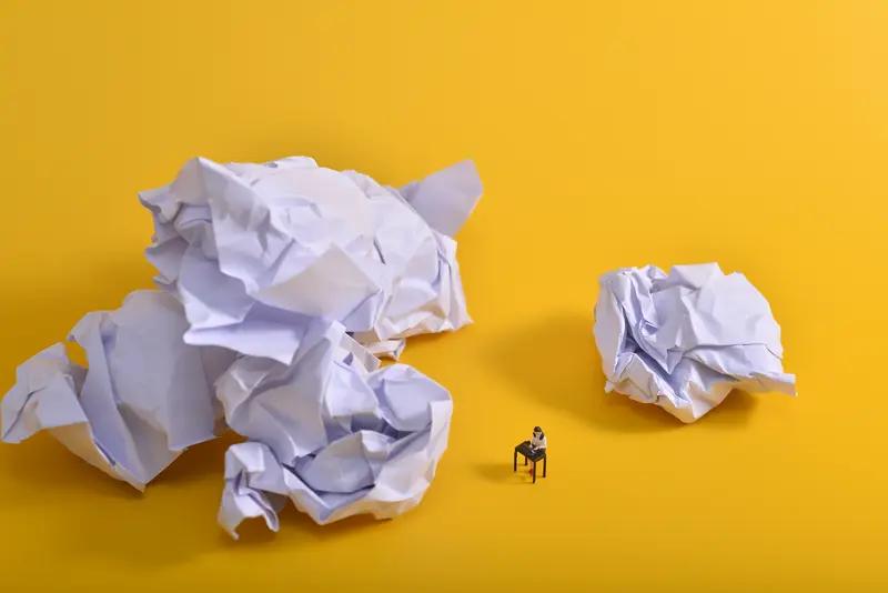 人生低谷谁没经历过，别自己硬扛。咱可以试试走出低谷的四步心法。先稳住心神，允许自