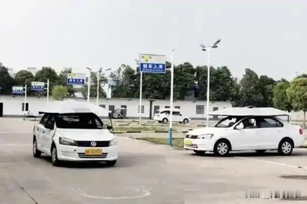 以为高考后驾校会爆满，结果没人报名，大学生为啥都不愿学车了高考落幕，暑期驾