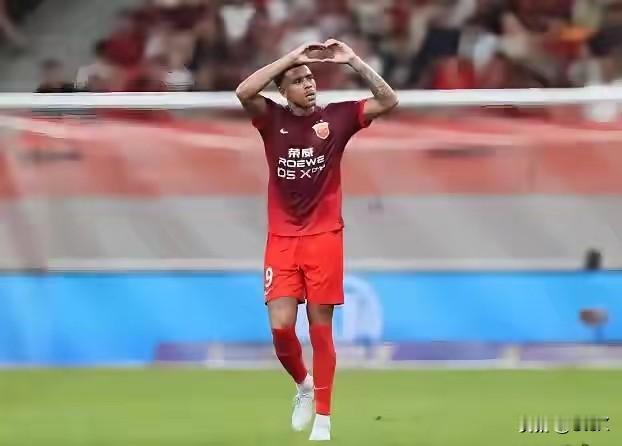 河南俱乐部前锋外援引进又有新消息。巴西前锋古斯塔沃，有消息称曾看到其经纪人出去