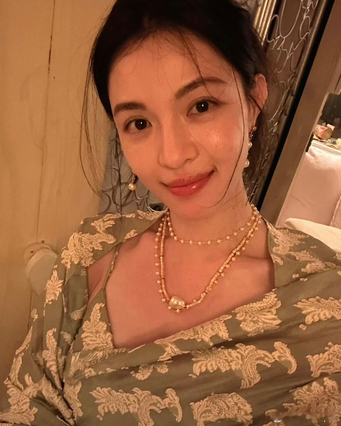 钟楚曦工作留痕的重要性景甜钟楚曦去的是同一个马代度假村钟楚曦评论区说工作留痕，