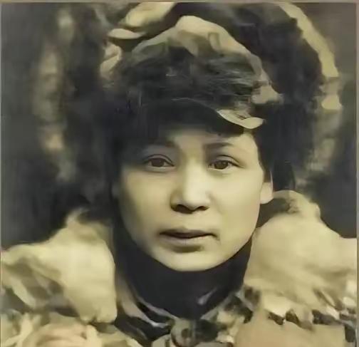 🌛1950年武汉街头，落魄红军副军长遇老战友，一幕让人泪目1950年，