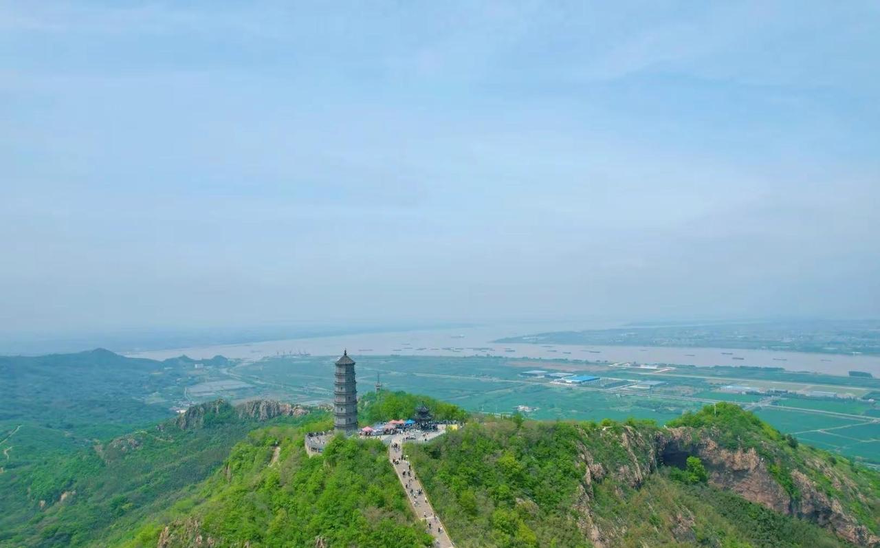 佛山五峰山公园好玩吗？佛山五峰山公园适合休闲散步，整体还不错，这是我和我室友、我