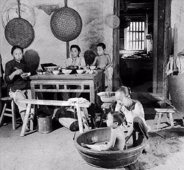 1959年，新中国首次特赦战犯，陈长捷位列其中。这位曾誓死效忠国民党政权的陆军中