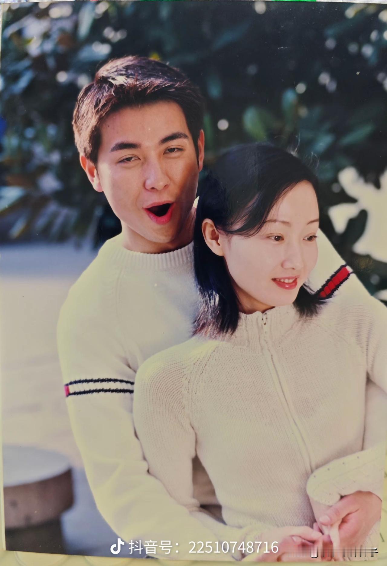 女演员黄慧颐发文爆料，并晒出亲密合照，真替保剑锋捏把汗！1月14日，女演员黄慧