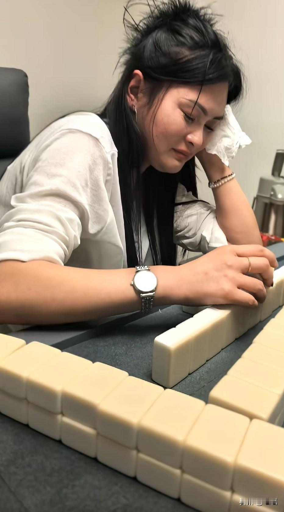 人霉的时候眼泪真的包不住，深有体会[笑着哭]