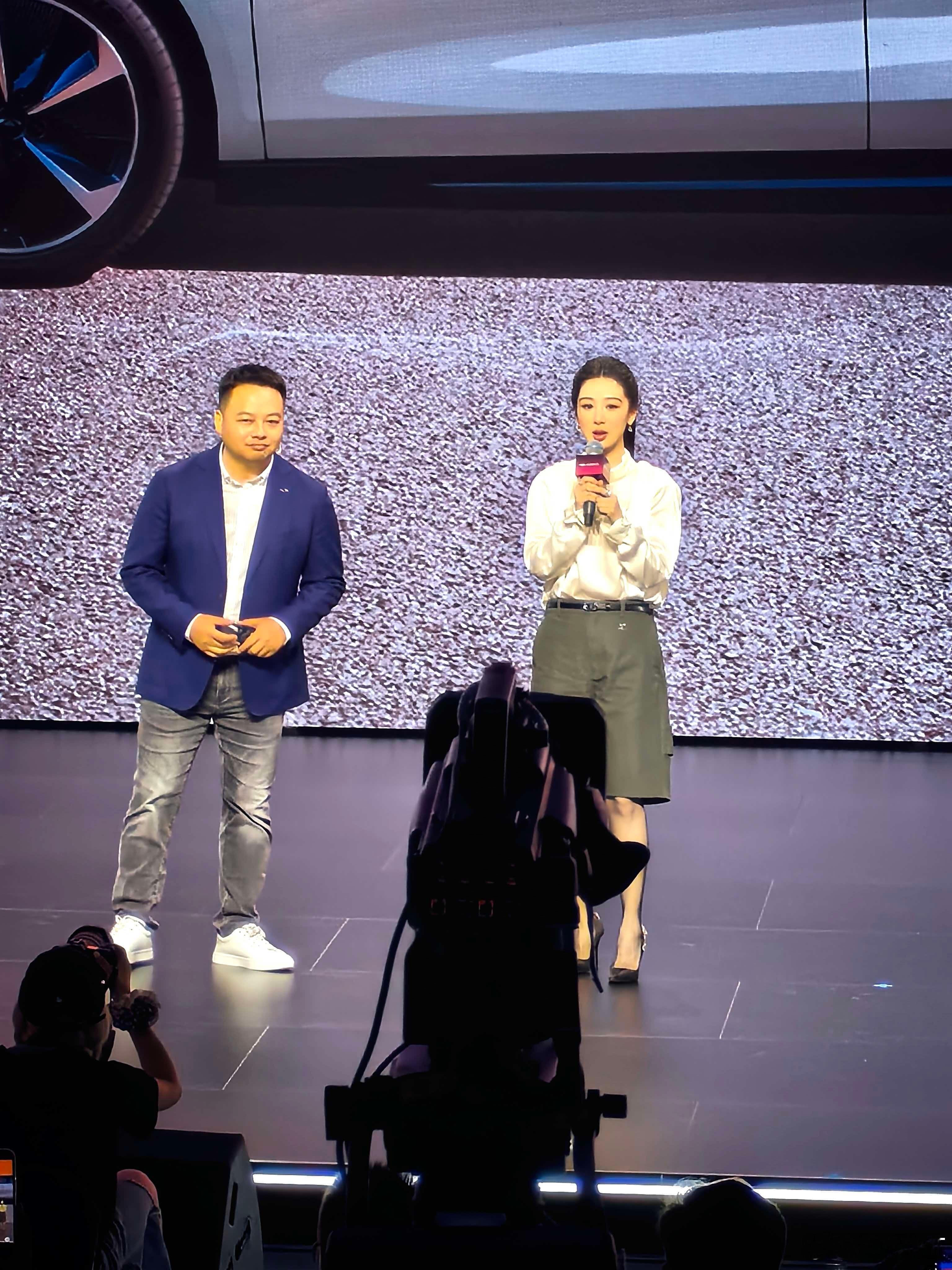 成都风云A9上市发布会直接迎来重磅时刻，现场交付新车，奇瑞全球销量正式突破200