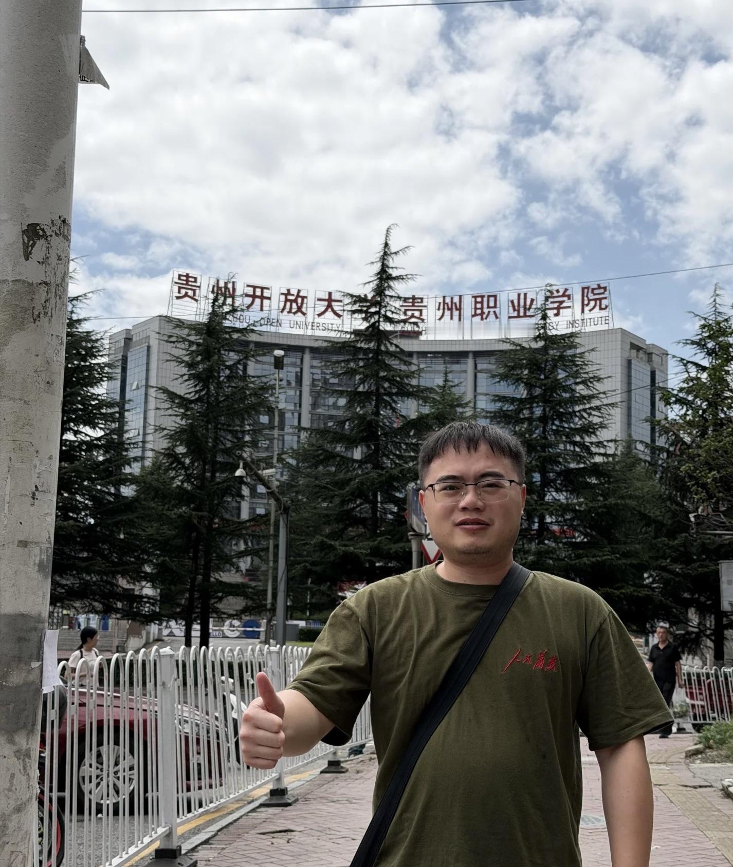 为什么反对毒鸡汤的网红纷纷退网了？李雷退网了。我不意外。这其实不是一个人的退场，而是一整条“反毒鸡汤