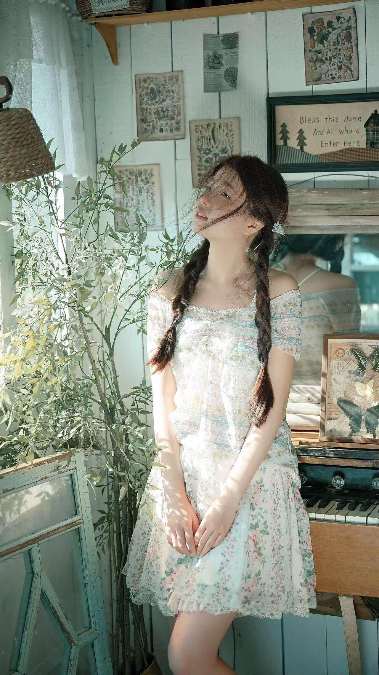 青涩的少女系列，是每个摄影师都希望拍好的主题，也许，里面的唯美埋藏着摄影师自己曾