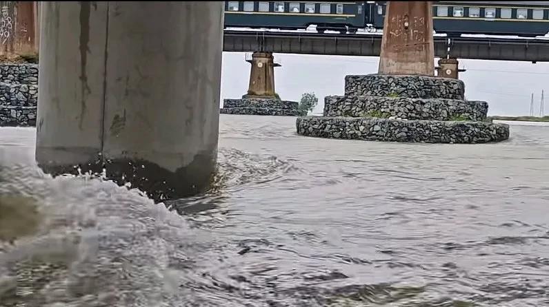 王快水库流量变小，估计过几天就停了。2023年8月3日8时，它的下泄流量就已减至