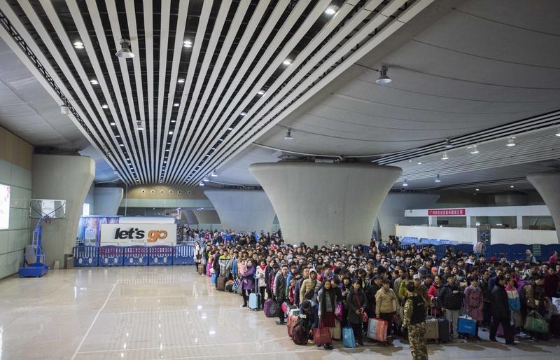 广州五大铁路系统火车站，就目前最大客流量排名:①广州南站，(在番禺区)②广州