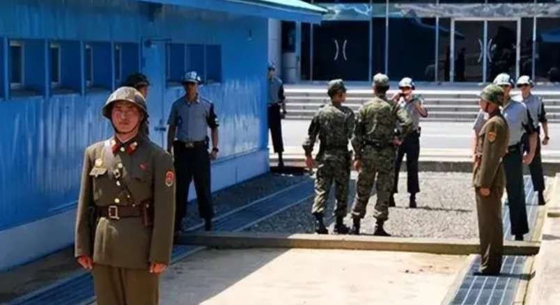 韩国人要尴尬死了，今年初他们还在韩国军事论坛上吵吵，进攻西邻从哪里登陆才好，后来