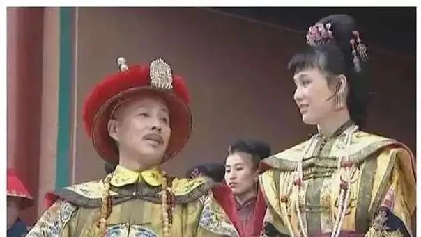 乾隆六十年九月，乾隆帝正式宣布嘉亲王永琰为皇太子，并将他的名字改为颙琰。第二年正月，颙琰即皇帝位，是