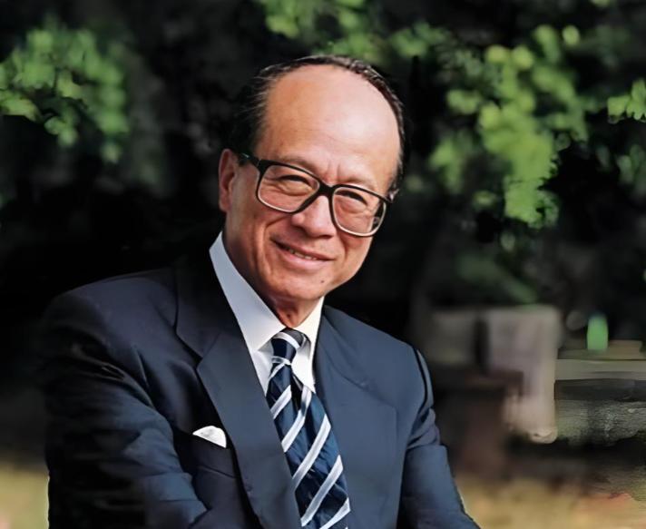 1100亿！巴拿马抢走港口后，李嘉诚终于想明白了，退出英国落叶归根？2月2