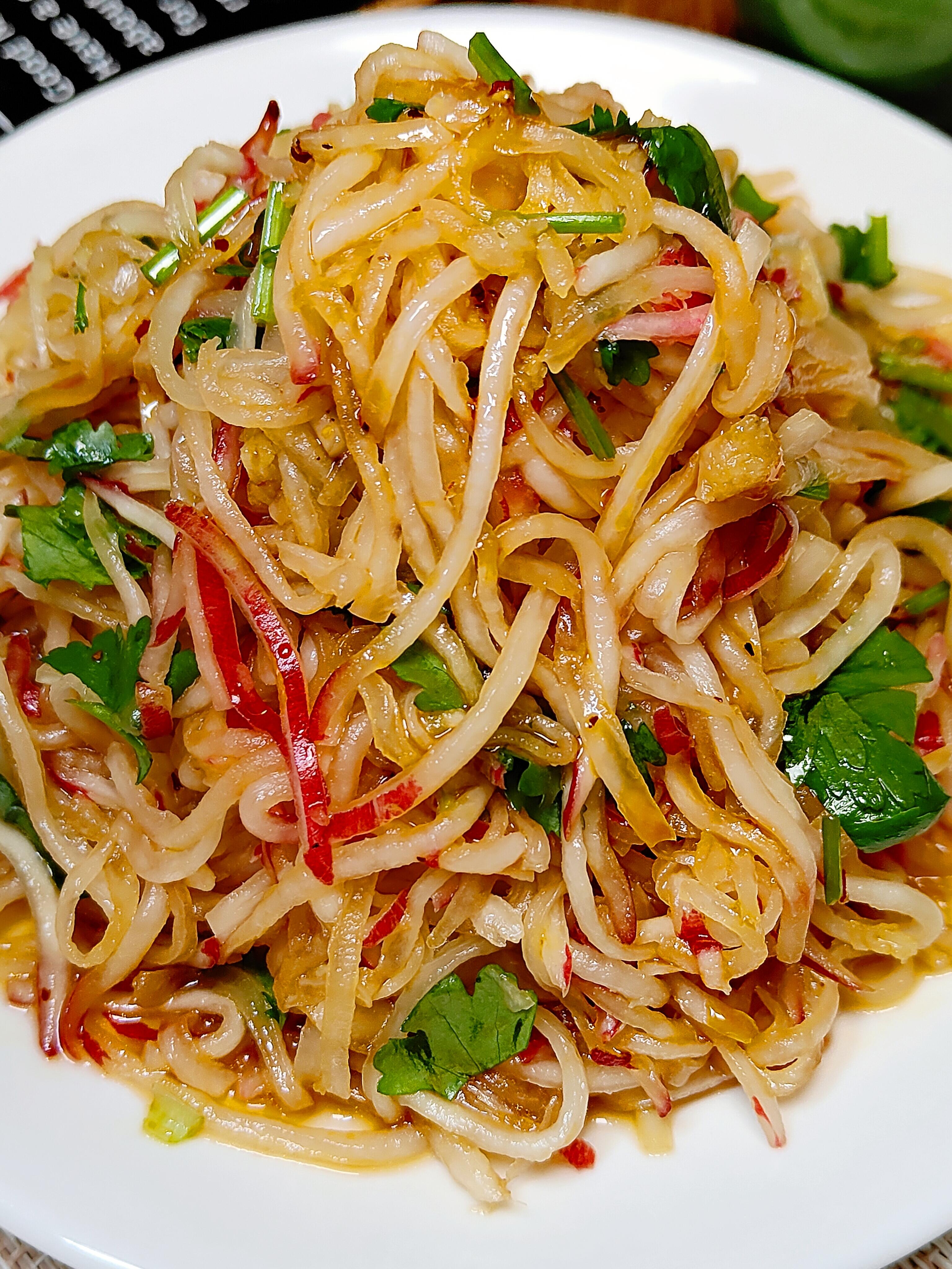 水萝卜别总是生啃了！多做这一步，爽脆入味不辣嗓子，家人抢着吃！