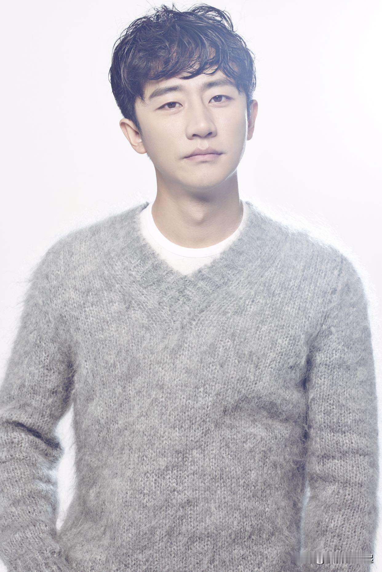 出道多年零绯闻，妥妥的好男人。黄轩真是娱乐圈的一股清流，他和圈外女友恋爱5年