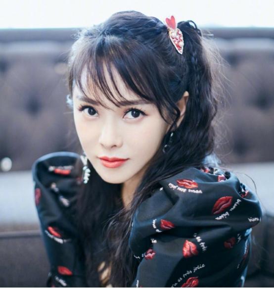 2008年，张宇提醒好朋友庾澄庆：“你老婆伊能静，最近有点诡异，你可要当心。”庾