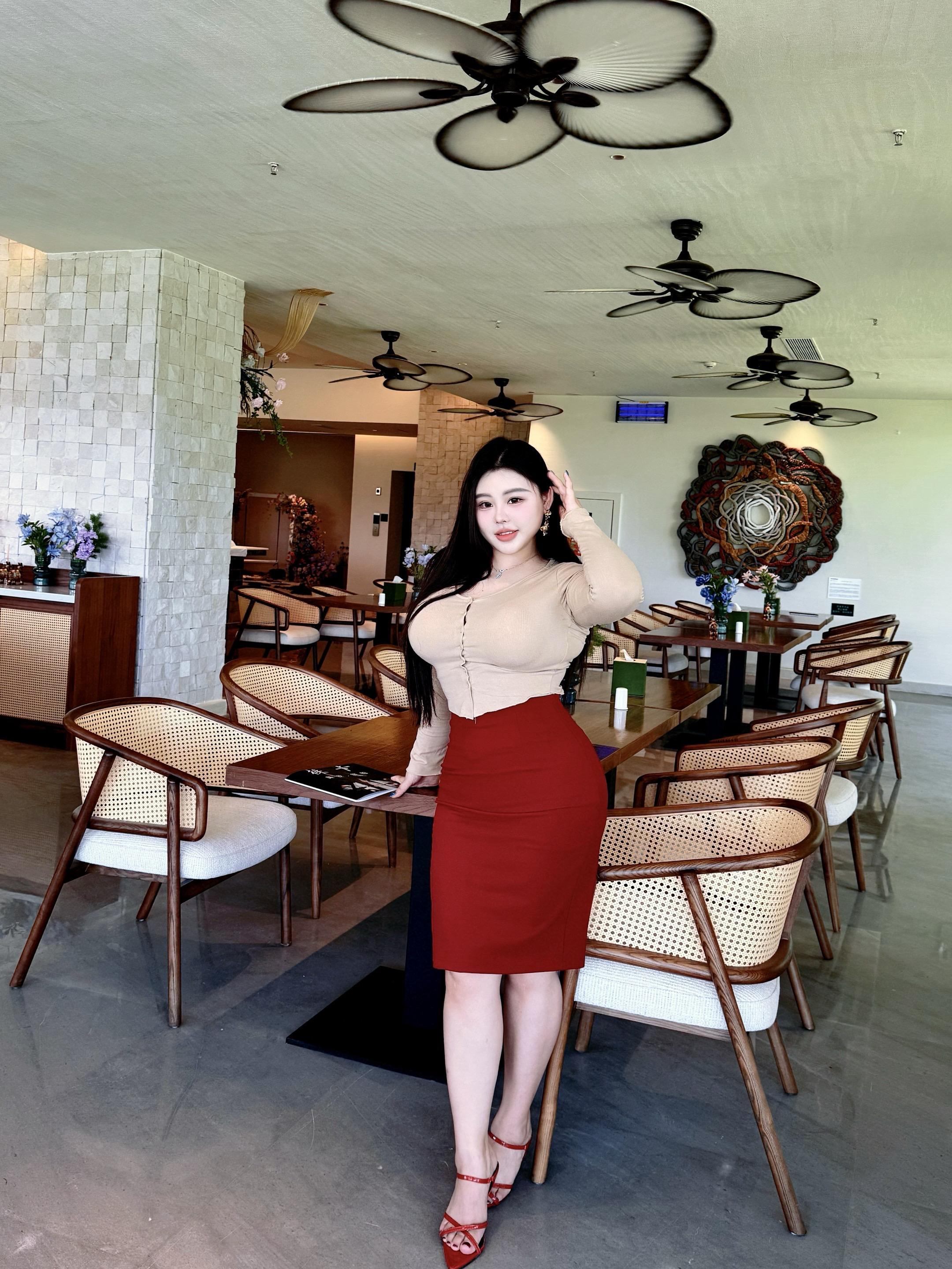 女人味 鱼尾裙 极品身材 微胖界扛把子